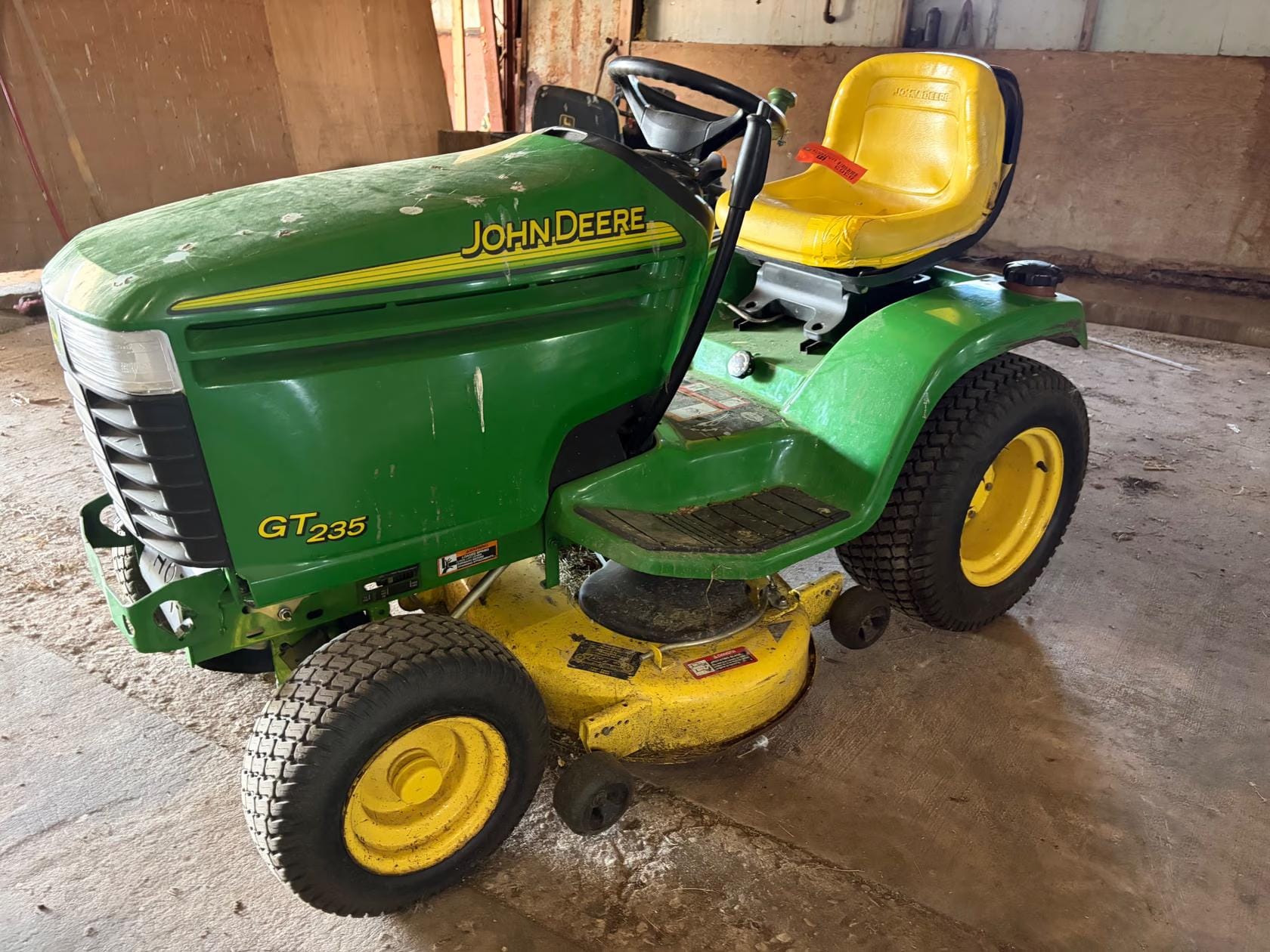 John Deere GT235 Equipment Image0
