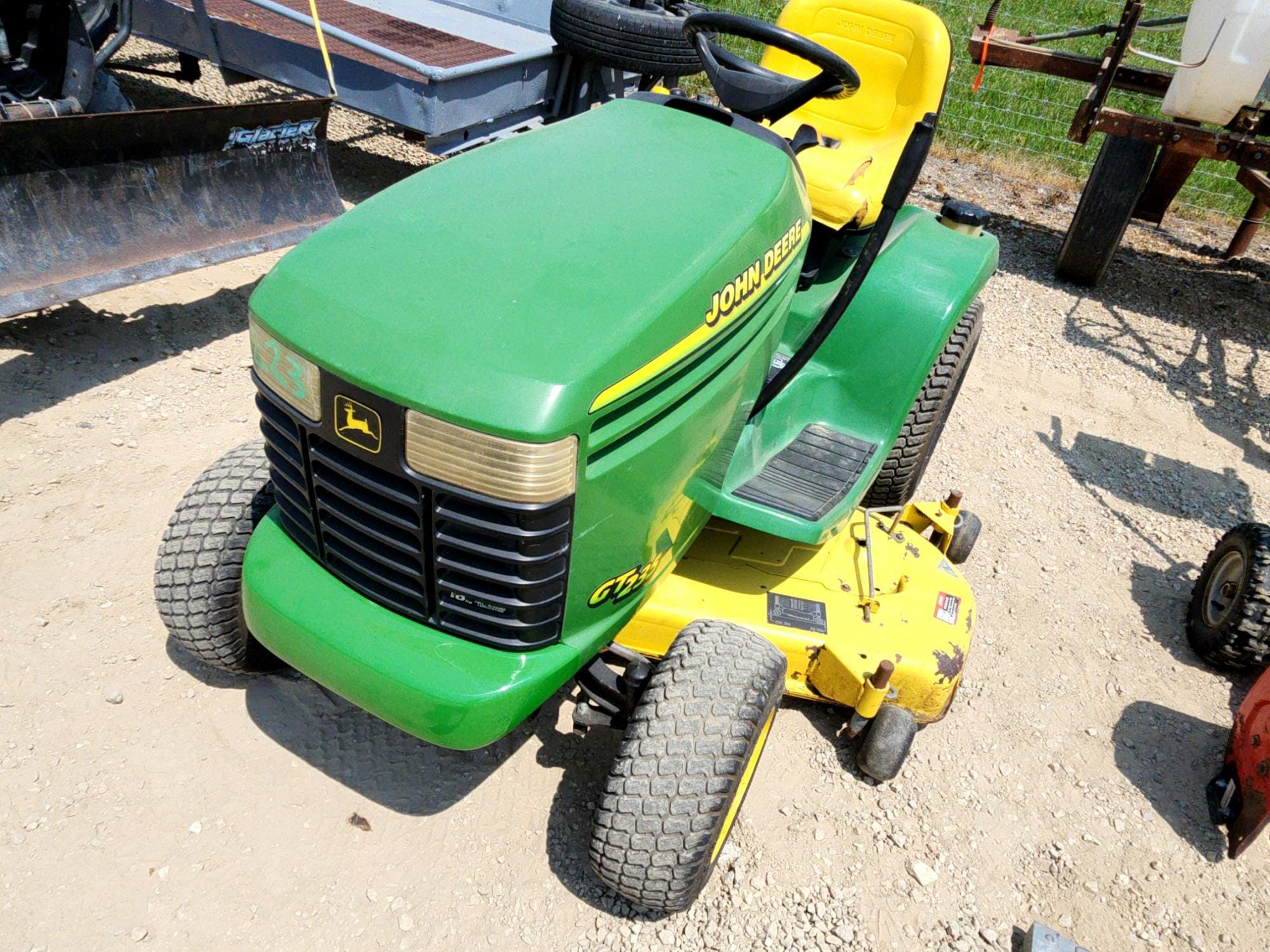 Main image John Deere GT235