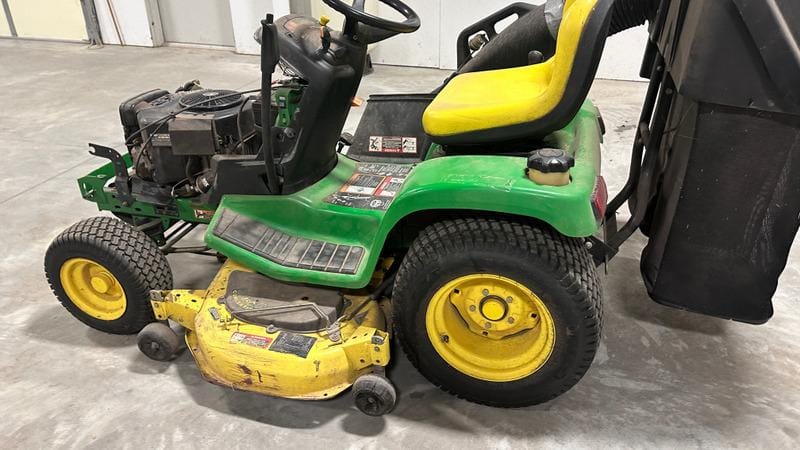 Main image John Deere GT235