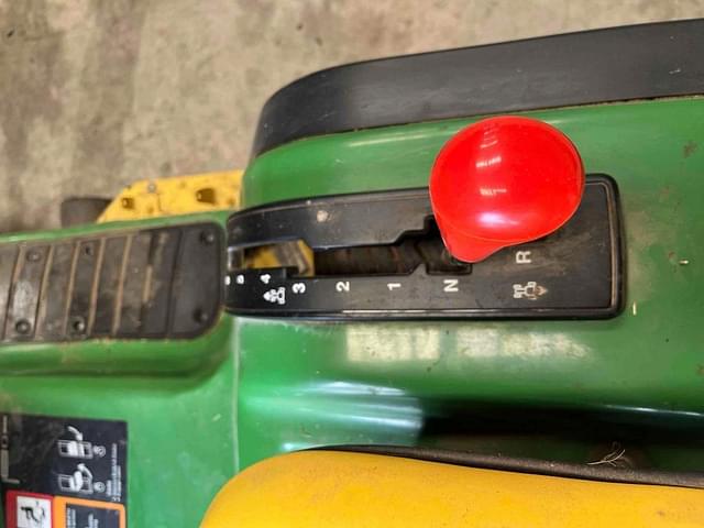 Image of John Deere GT262 equipment image 4