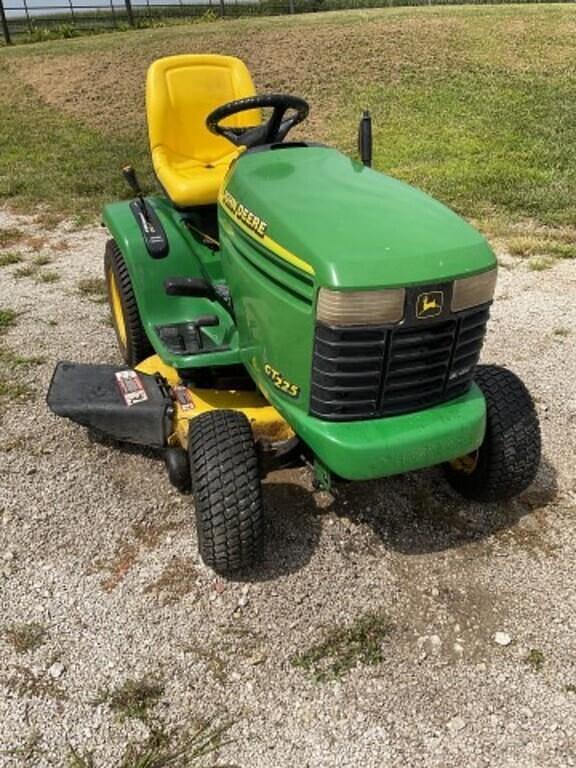 Image of John Deere GT225 equipment image 3