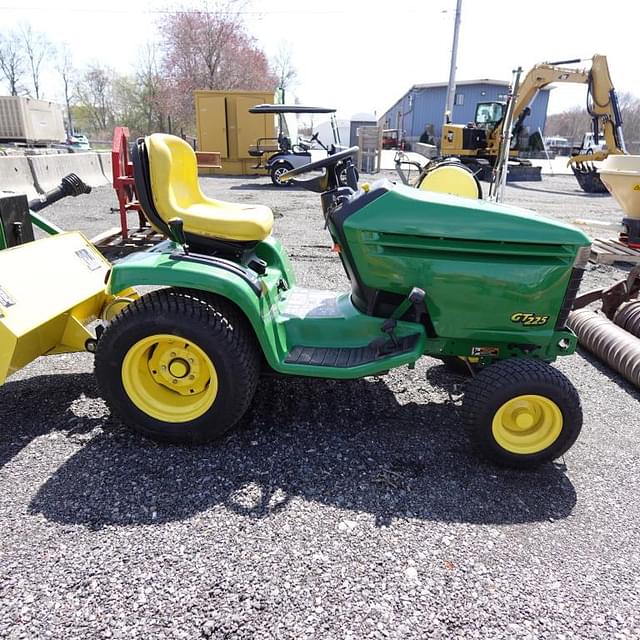 Image of John Deere GT225 equipment image 1