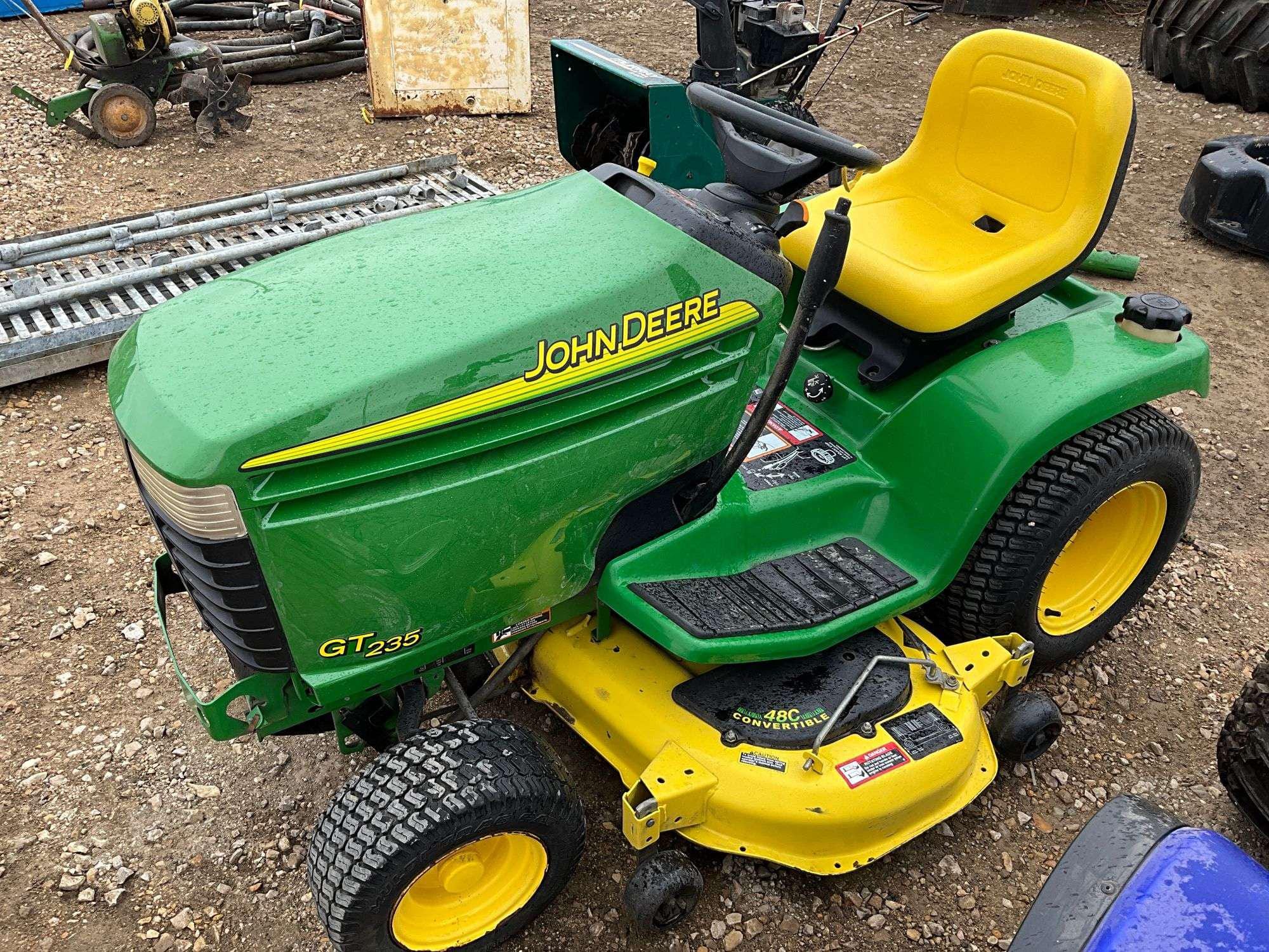 Main image John Deere GT235