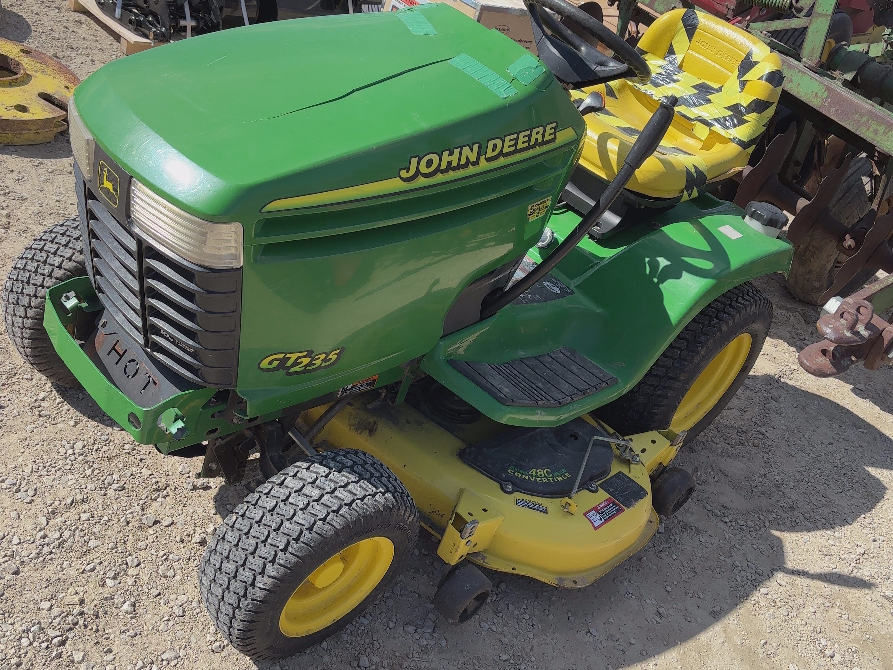 Main image John Deere GT235