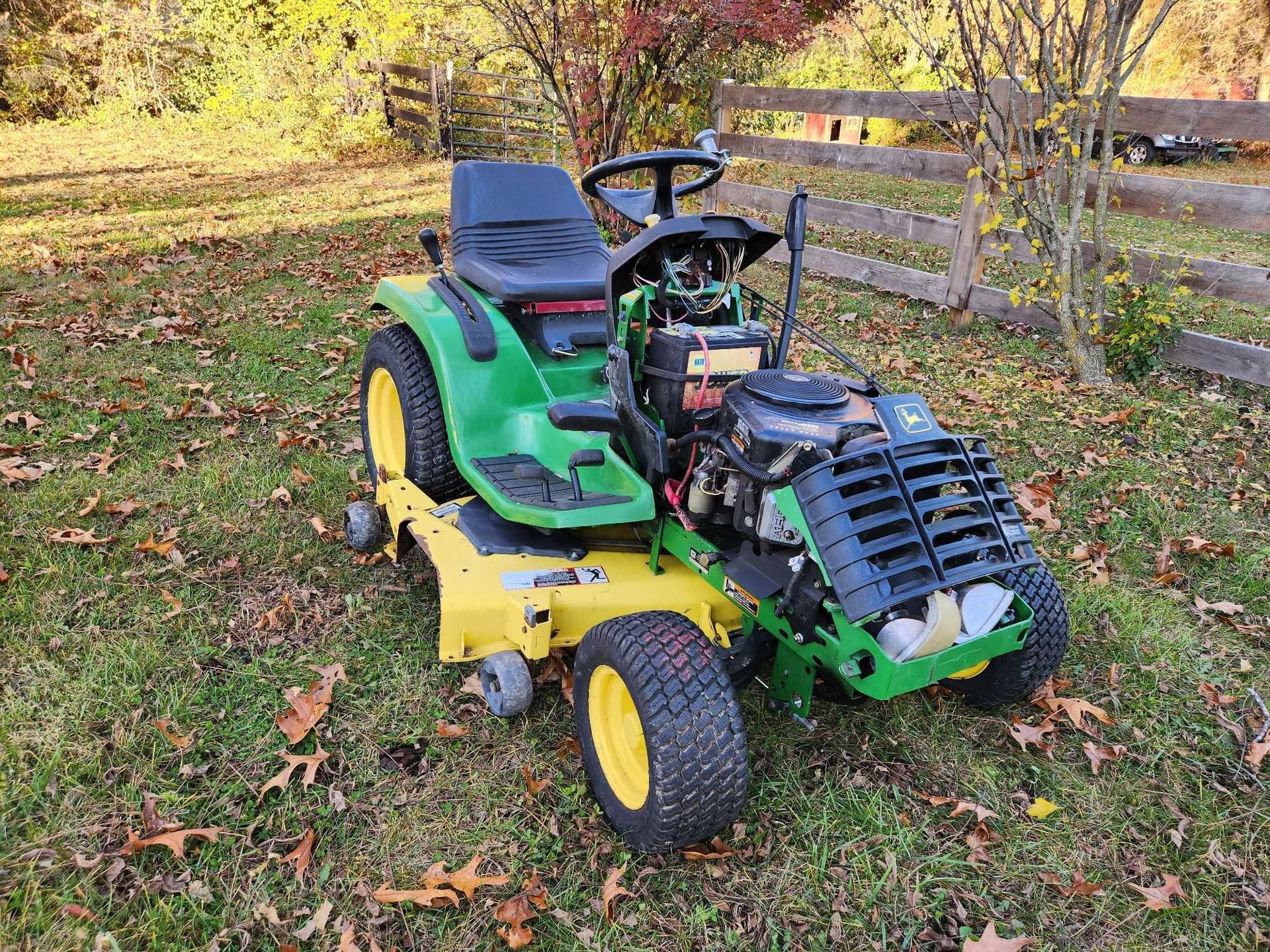 Tractor Zoom John Deere GT235