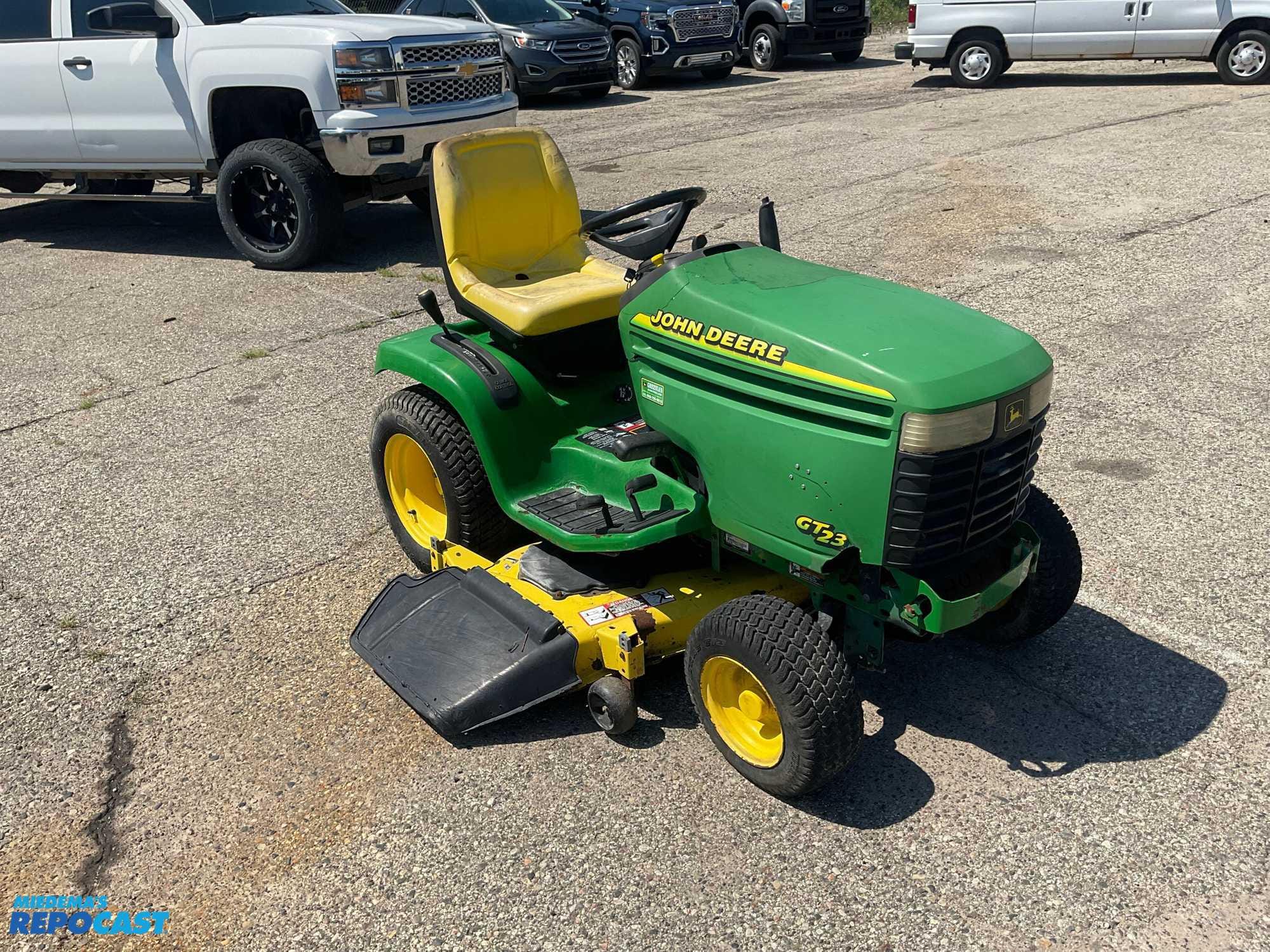 Main image John Deere GT235