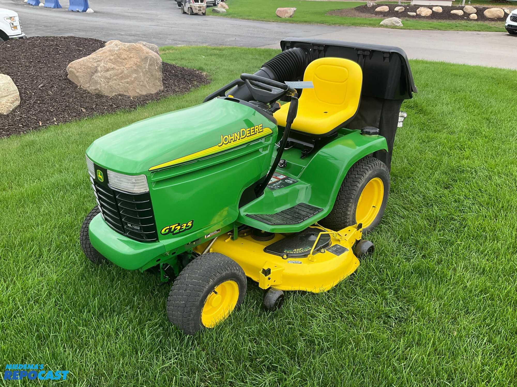 Main image John Deere GT235