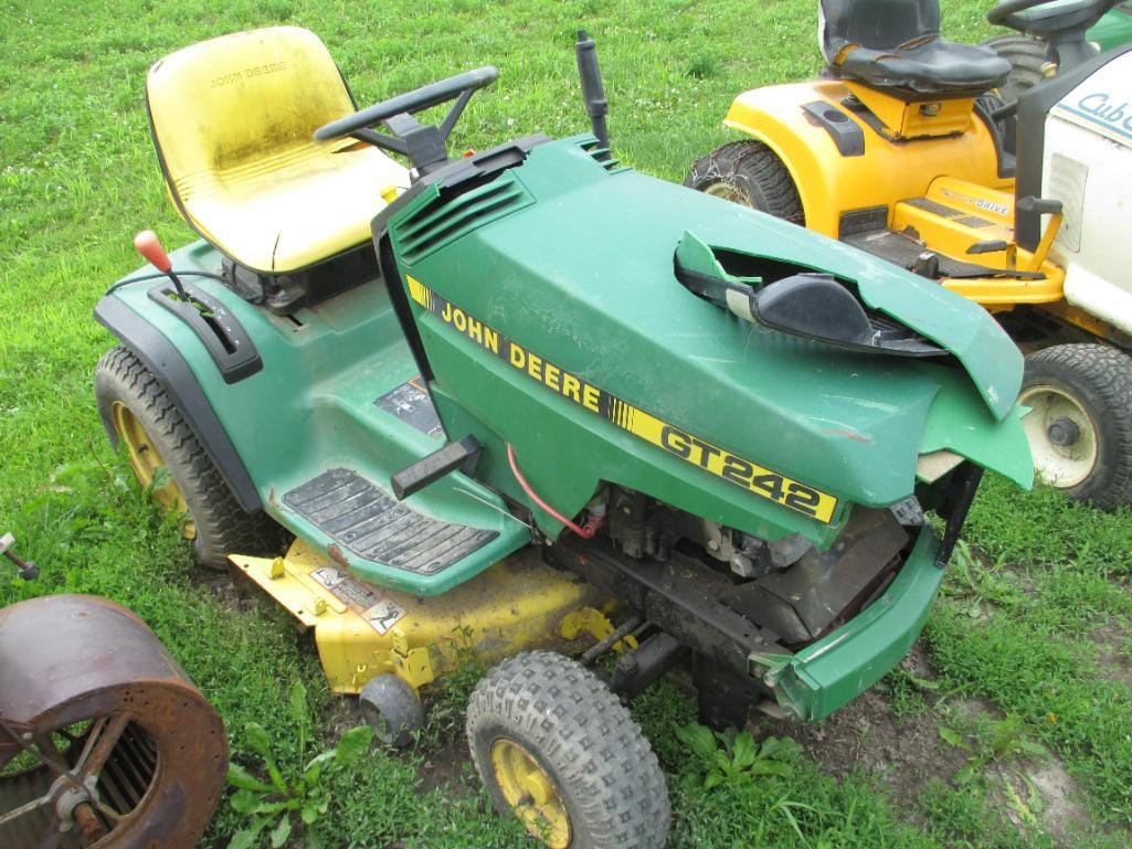 Main image John Deere GT242