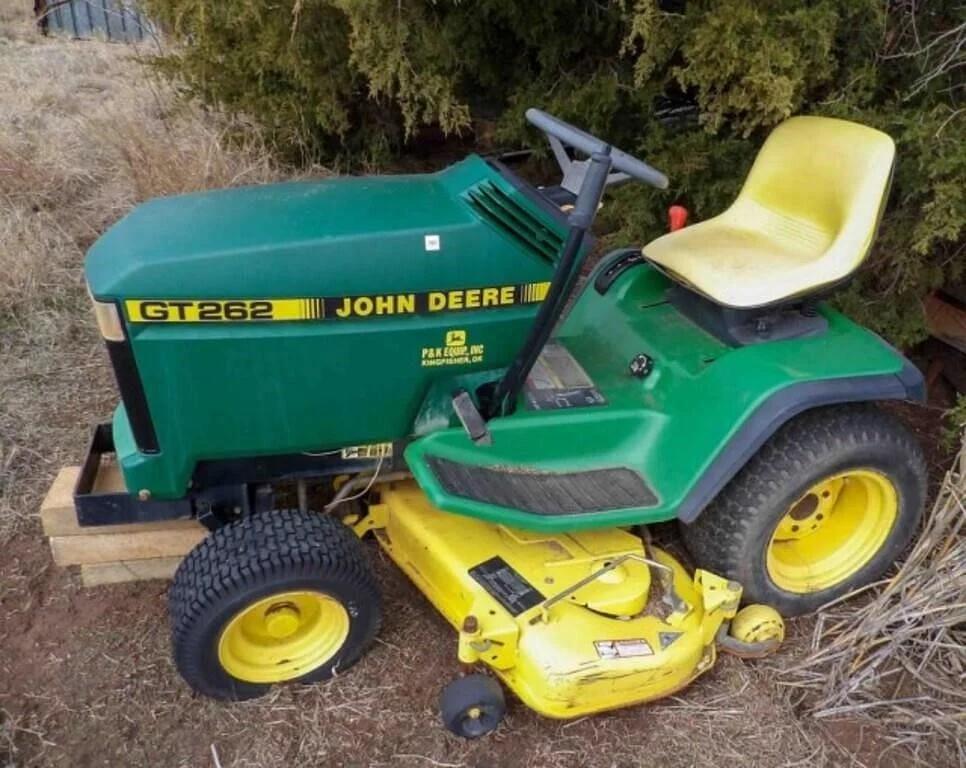 Image of John Deere GT262 Primary image