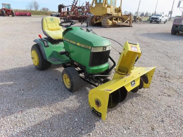 Image of John Deere GT262 equipment image 3