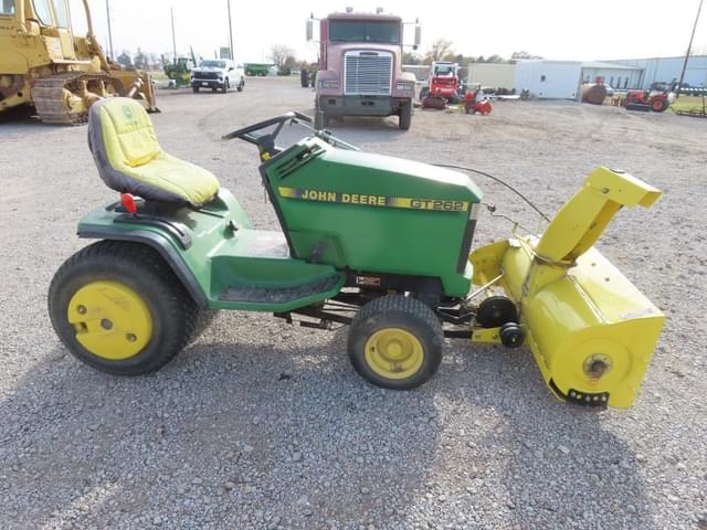 Image of John Deere GT262 equipment image 4