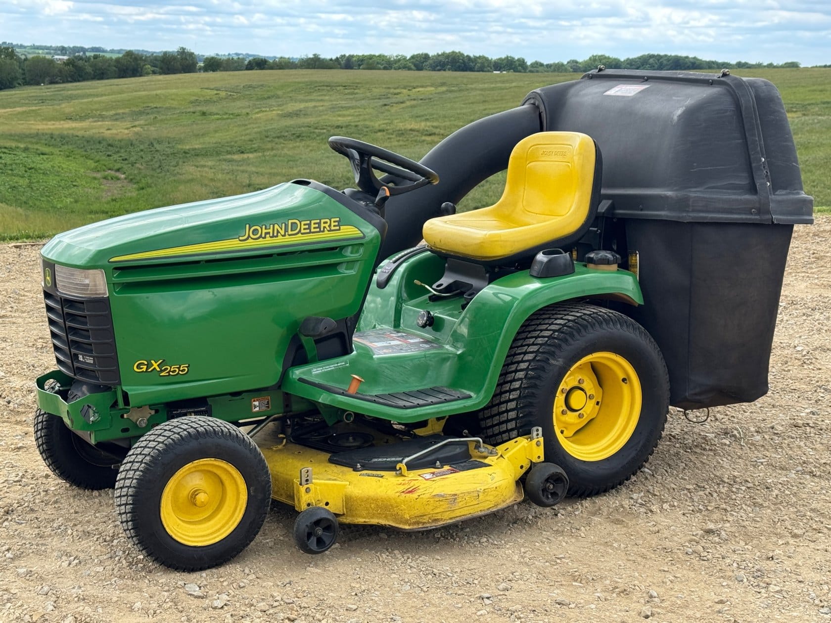John Deere GX255 Equipment Image0