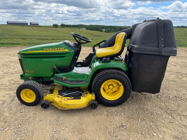 Image of John Deere GX255 equipment image 1