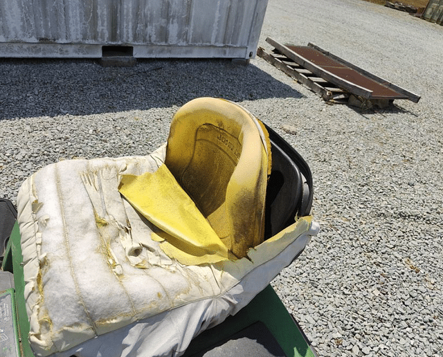 Image of John Deere GX335 equipment image 4