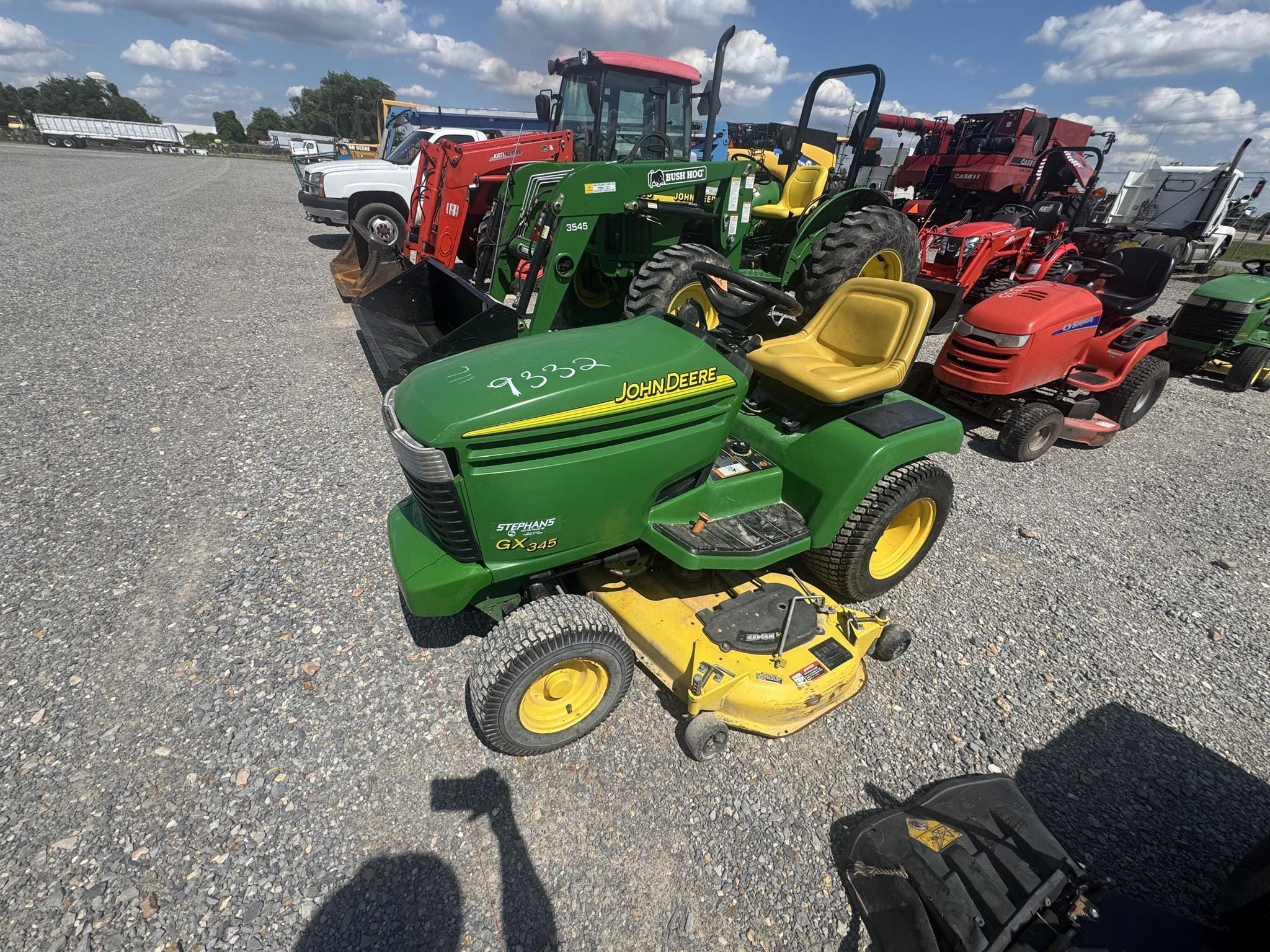 John Deere GX345 Equipment Image0