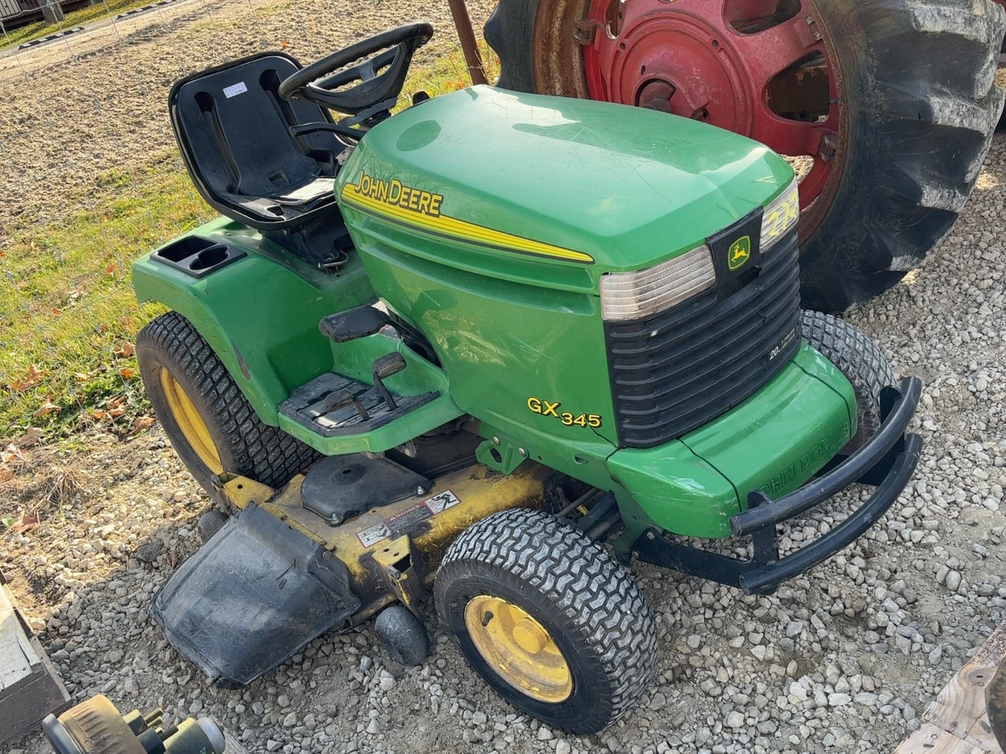 John Deere GX345 Equipment Image0