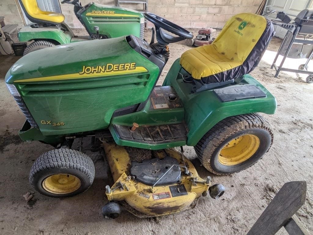 John Deere GX345 Equipment Image0