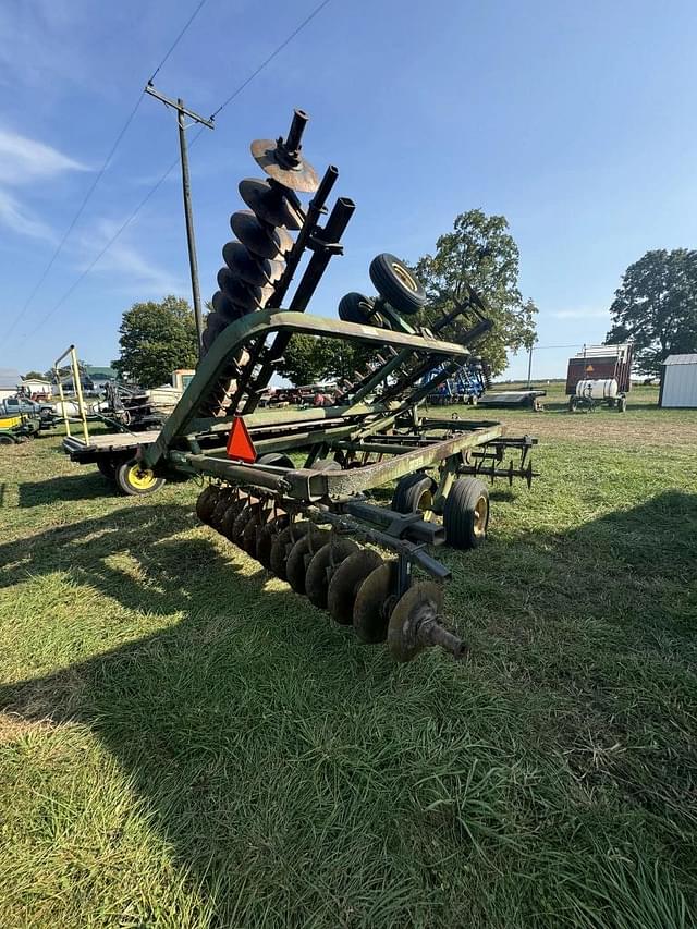 Image of John Deere 235 equipment image 3