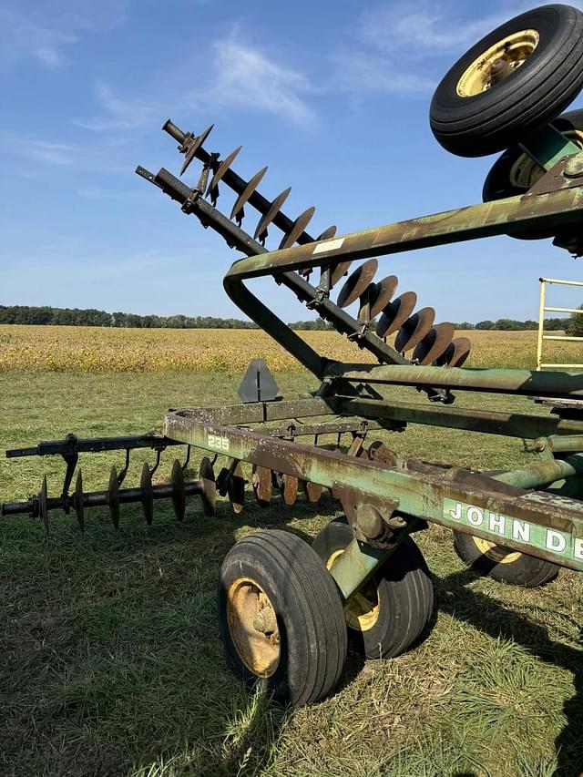 Image of John Deere 235 equipment image 2