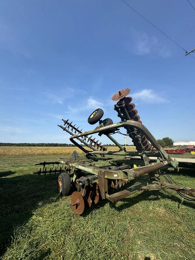 Image of John Deere 235 equipment image 1