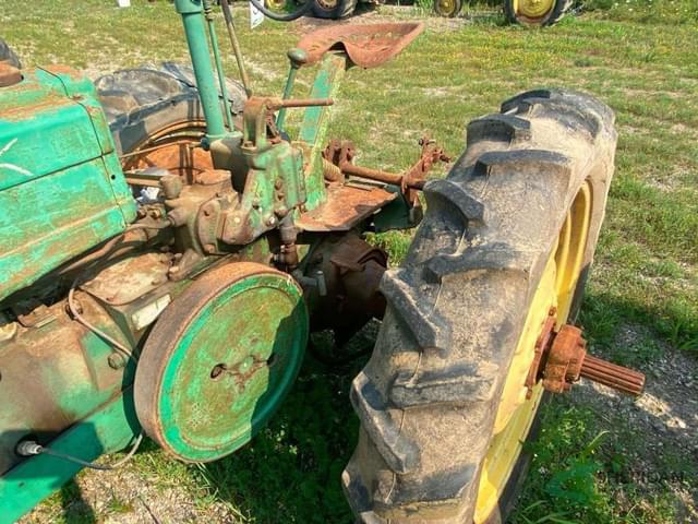 Image of John Deere H equipment image 4