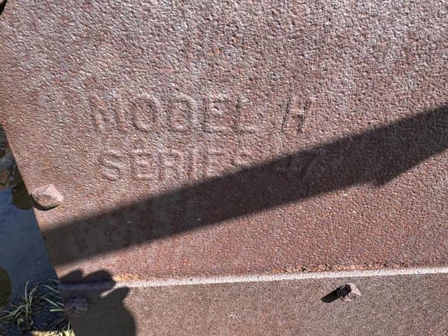 Image of John Deere H equipment image 1