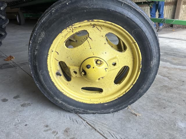 Image of John Deere H equipment image 4