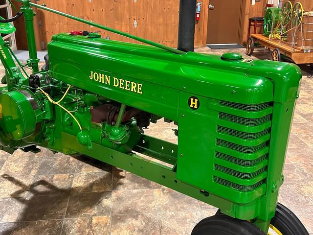 Image of John Deere H equipment image 2