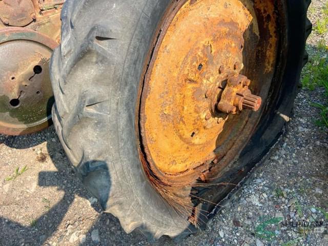 Image of John Deere H equipment image 4