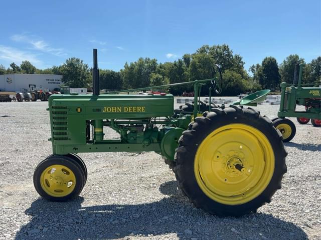 Image of John Deere H equipment image 1