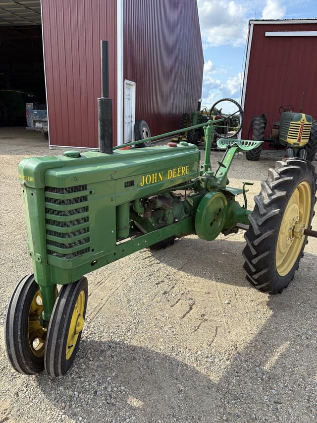 Image of John Deere H equipment image 1