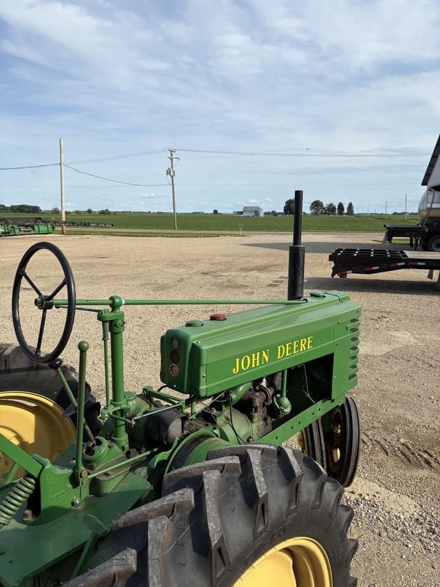 Image of John Deere H equipment image 4