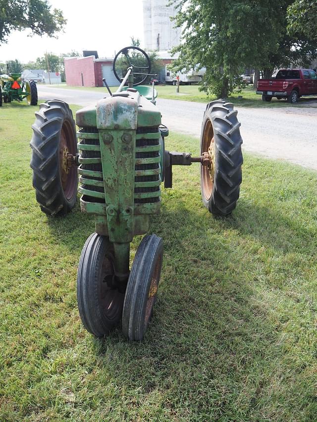 Image of John Deere H equipment image 1