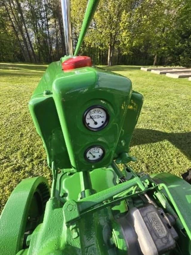 Image of John Deere H equipment image 3