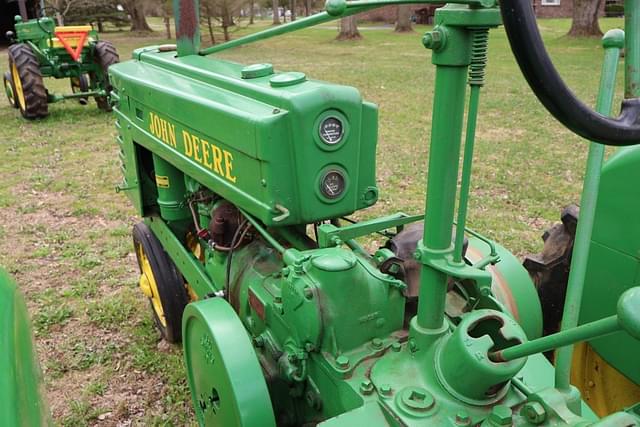 Image of John Deere H equipment image 4