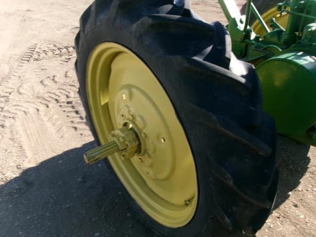 Image of John Deere H equipment image 4