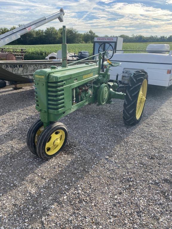 Image of John Deere H Image 1
