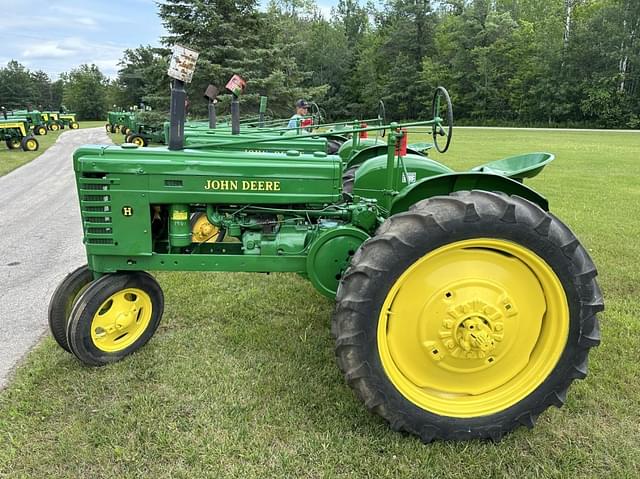 Image of John Deere H equipment image 1