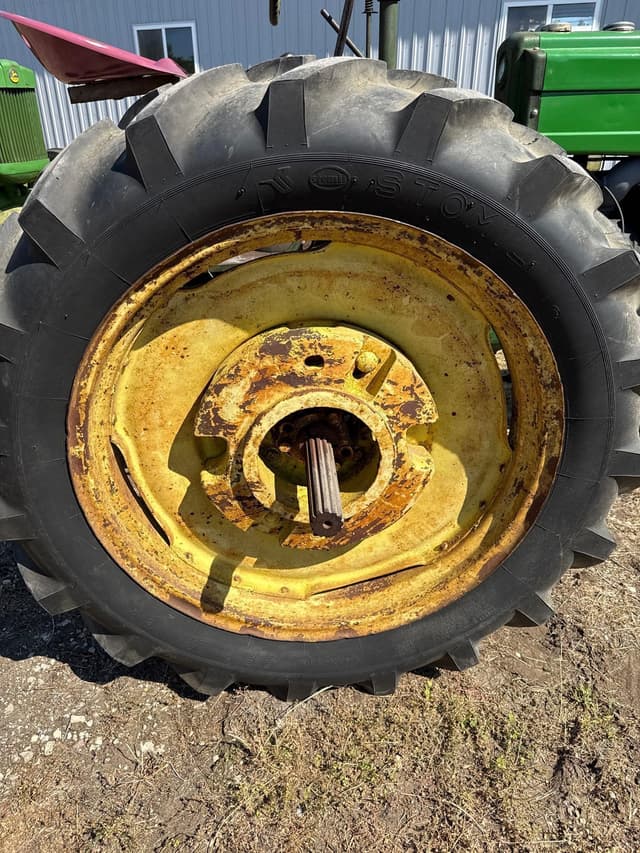 Image of John Deere H equipment image 4