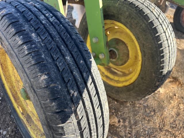 Image of John Deere H1110 equipment image 4