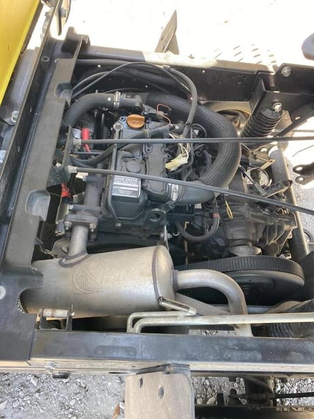 Image of John Deere HPX815E equipment image 4