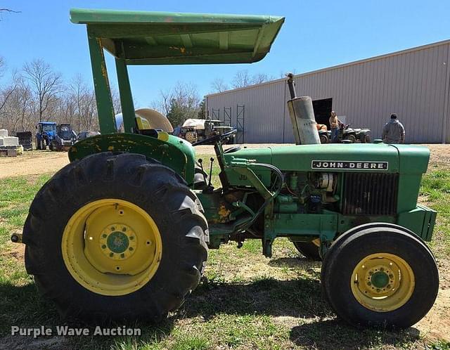 Image of John Deere 300 equipment image 3