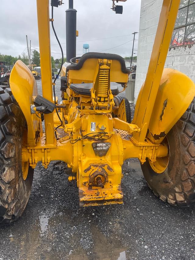 Image of John Deere 301A equipment image 4