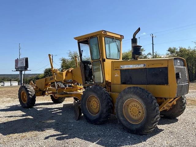 Image of John Deere 670 equipment image 2