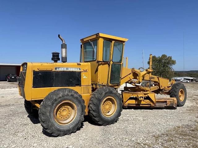 Image of John Deere 670 equipment image 4