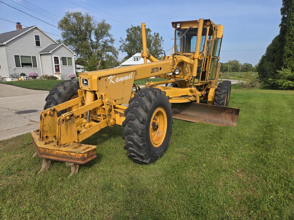 Image of John Deere 770 Primary image