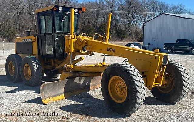 Image of John Deere 770 equipment image 2