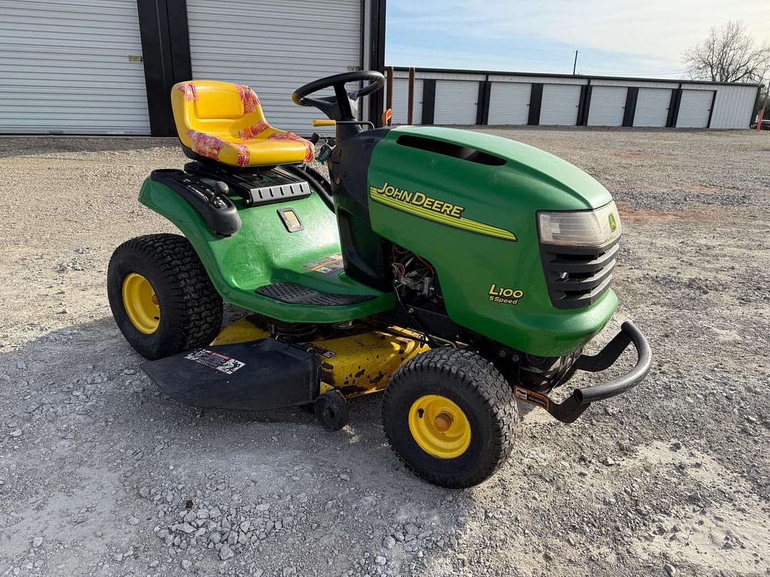Image of John Deere L100 Primary image