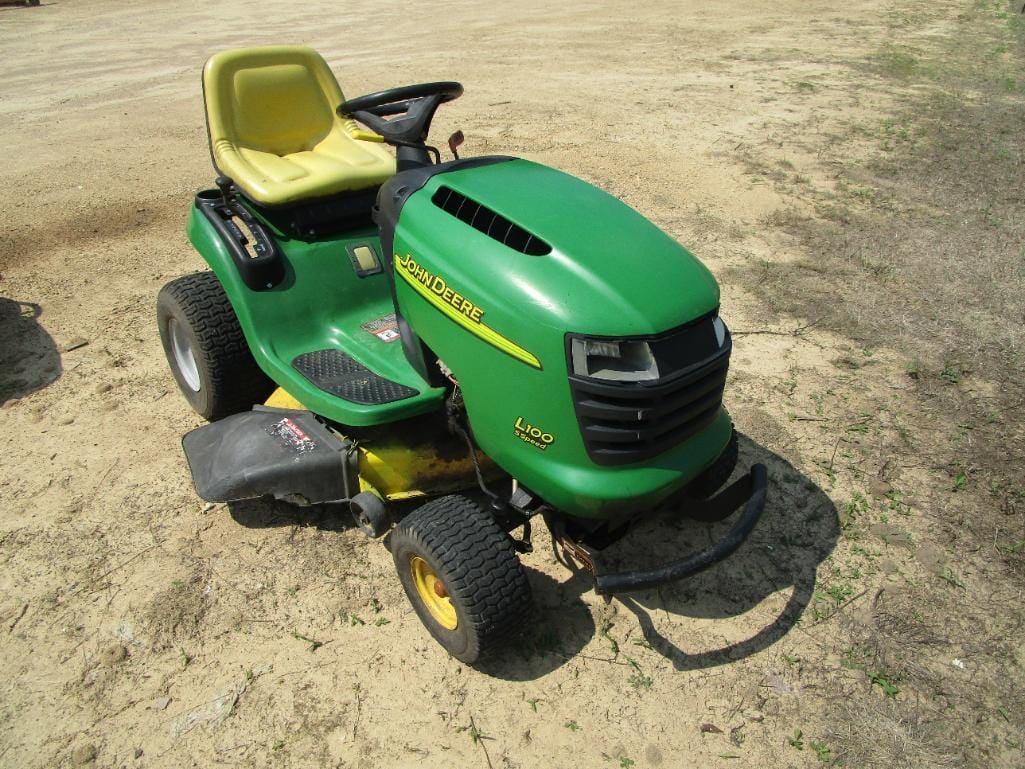 Main image John Deere L100