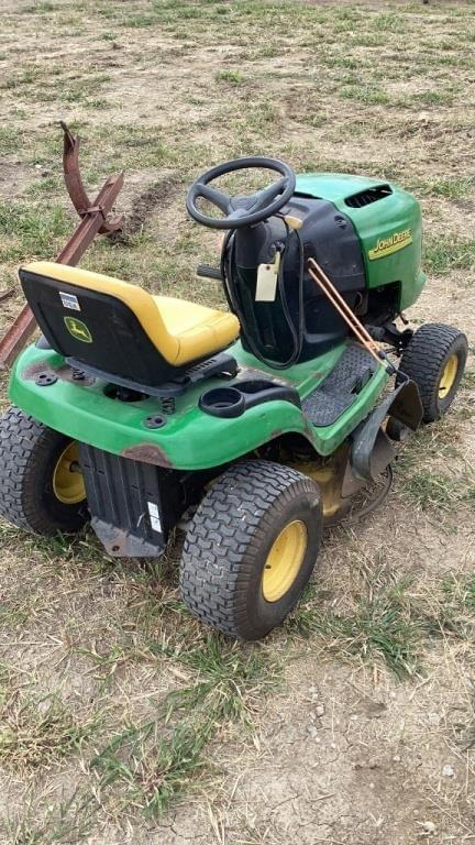 Image of John Deere L108 equipment image 4